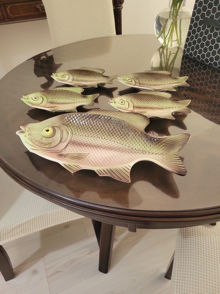 Fish Serving Plate and 4 Small Guest Plates