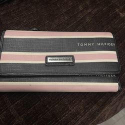 Tommy Hilfiger Women’s Wallet