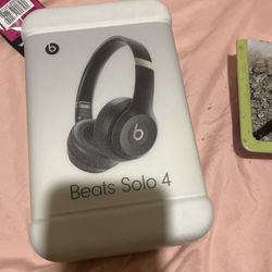 Beats Solo 4 Brand New