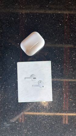 Apple AirPods with Charging Case