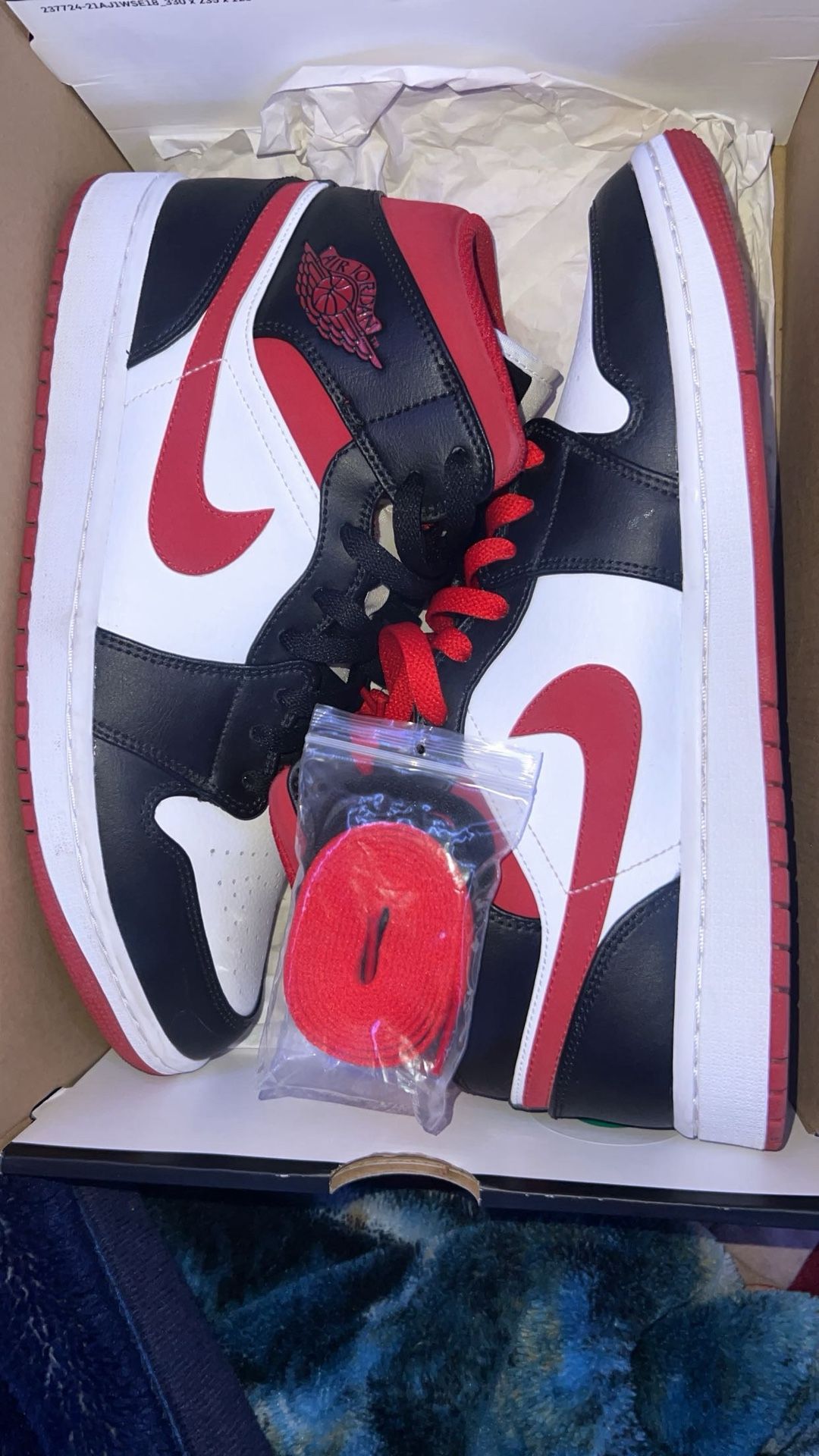 AJ1