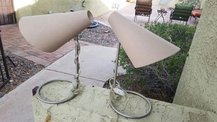 Pair of deco end table lamps