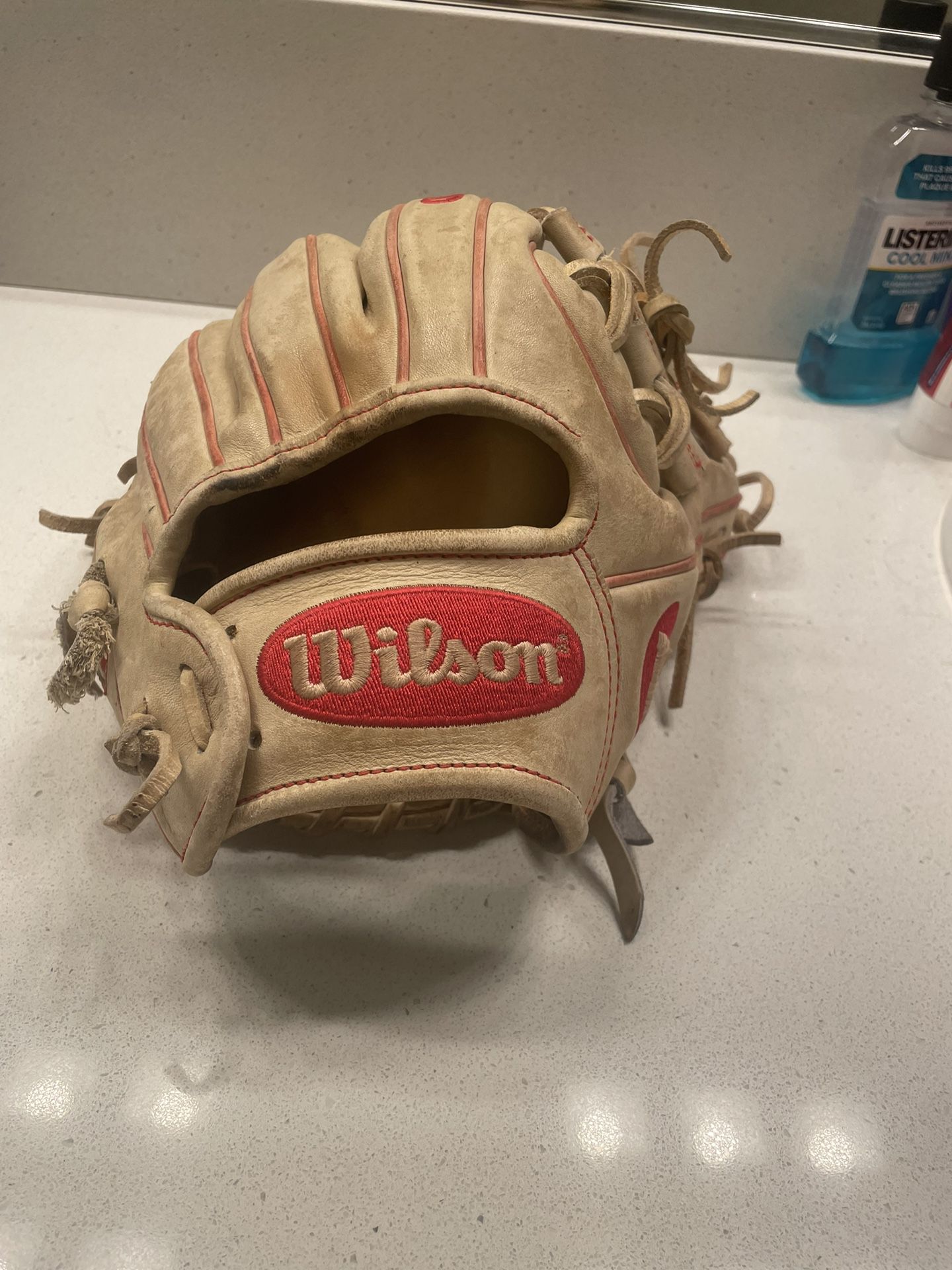 A2000 Wilson glove
