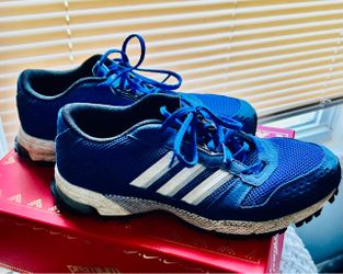 Men’s size 10 tennis shoes !!