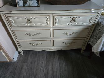 French Provincial 6-Drawer Dresser