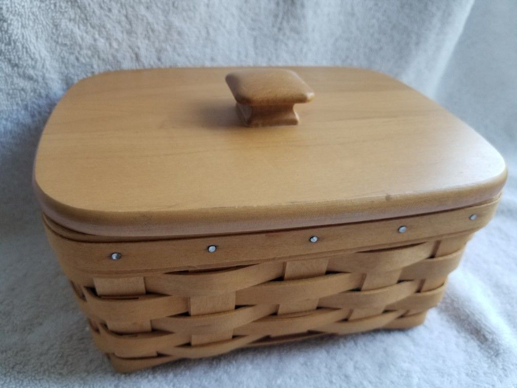 Longaberger basket with lid and linner