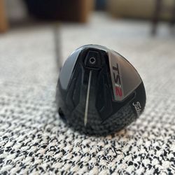 Titleist TSi2 Driver, Stiff. 9’. RH