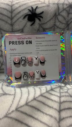 Press on nails