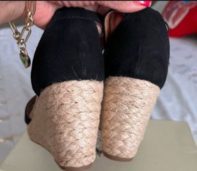 Excellent Condition Sz 7 Wedge Sandals  $15 🎈