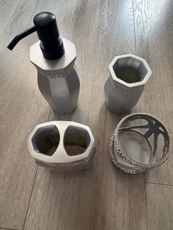 Silver Bathtoom Set
