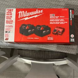 M18 Battery and Charging Kit 