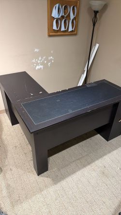 Corner desk