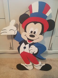 Snoopy and Mickey patriotic yard displays