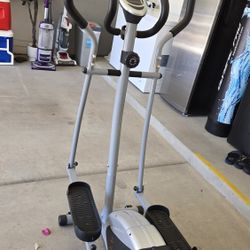 Sunny Health & Fitness Elliptical Trainer - Great Condition
