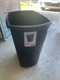 8gallon trash can $5