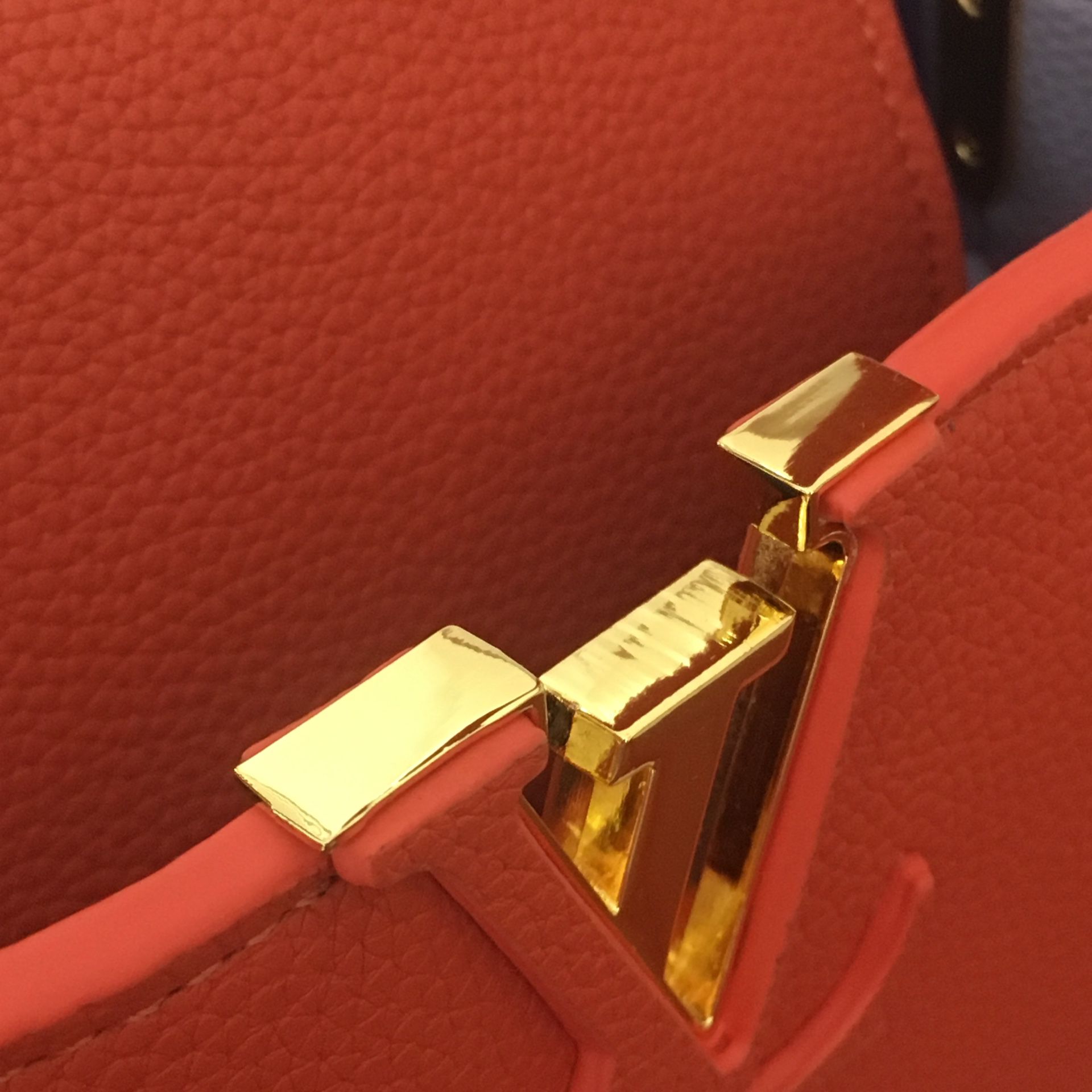 Capucines BB bag in beige leather Louis Vuitton - Second Hand / Used –  Vintega