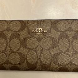 Coach Slim Zip Wallet 