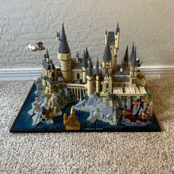 Harry Potter Hogwarts Castle And Grounds Lego Set