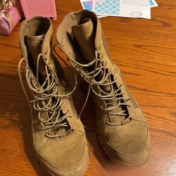 11 Oakley Boots