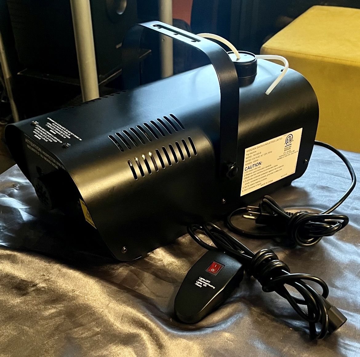 SEASONAL VISION S 1000 W FOG MACHINE WITH WIRED REMOUT