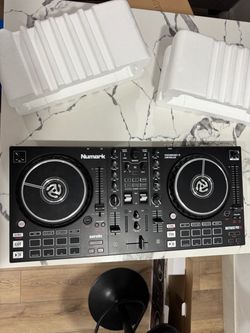 Numark Mixtrack Pro FX DJ Controller