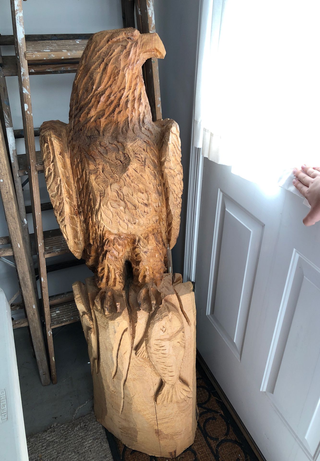 Eagle chainsaw statue