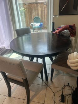 Table + 4 Chairs