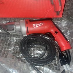 Milwaukee 6.8 Amp 18-Gauge Shear