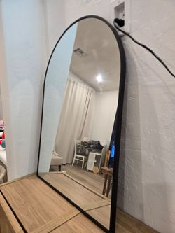 Arched Black Metal Wall Mirror – 20x27"