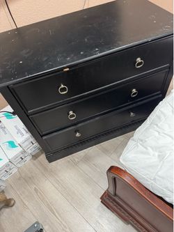 Chest with 3-drawers