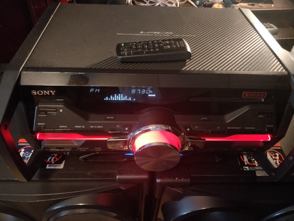 Sony dj/ house stereo hcdsh2000 and sssh2000 for Sale in Lebanon, PA