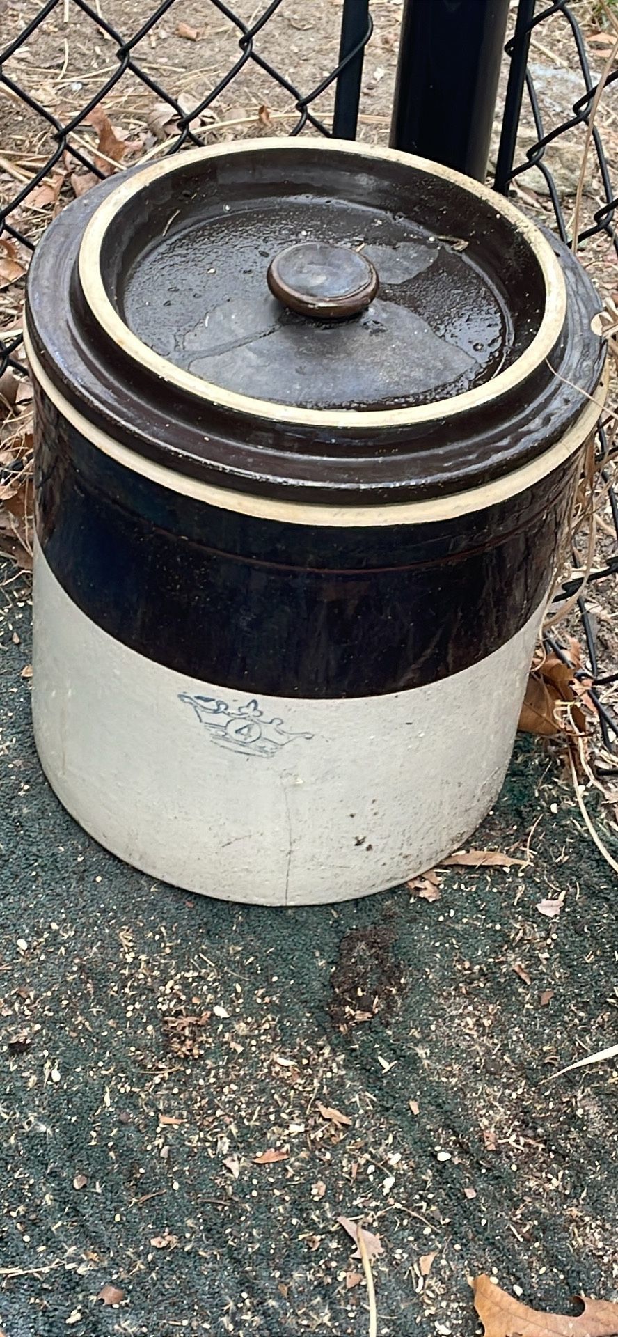 Best offer!!!! Very rare to find these with the original lids. One chip on tghe lid. I think this is a Vintage Blue Crown Crock – Ransbottom Brother