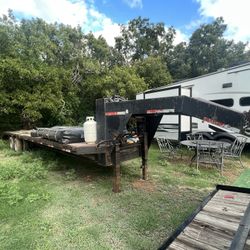 36’ Deckover Trailer 