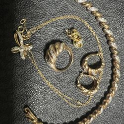 6 pieces of 925 sterling silver gold Tone  with diamond Accent jewelries.. the ring size 6