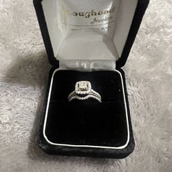 Beautiful Wedding ring With Matching Band