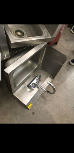 Hand wash sink