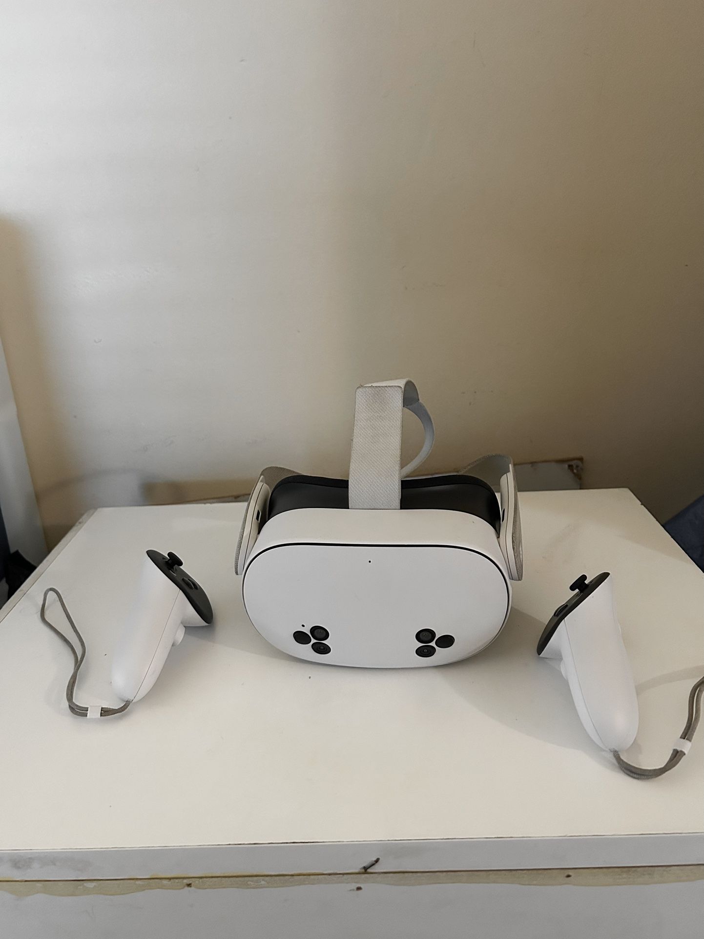 Meta Quest 3S VR Headset + Controllers – Excellent Condition