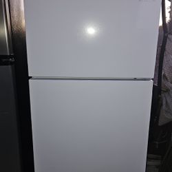 Amana White Top And Bottom Refrigerator 