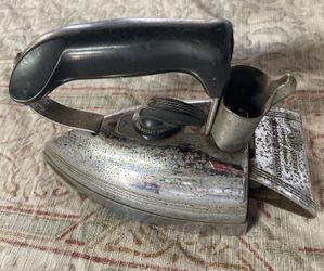 Vintage General Electric GE iron with patina Sad iron