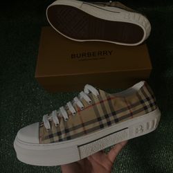 Burberry shoes 