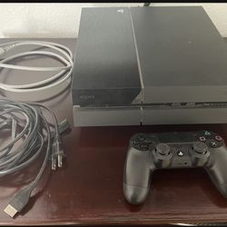 PS4 With Controller & EarPods 