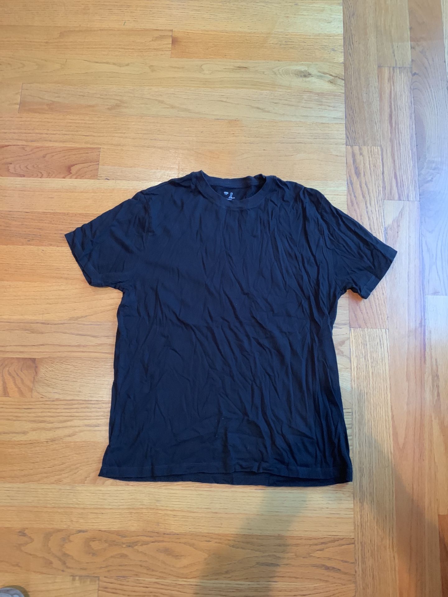 Gap Solid Black T Sz L