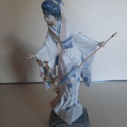 LLadro Figurine Teruko Japanese Girl With Umebrella