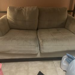FREE COUCH ( NEED GONE ASAP, PREFERABLE SAMEDAY!)