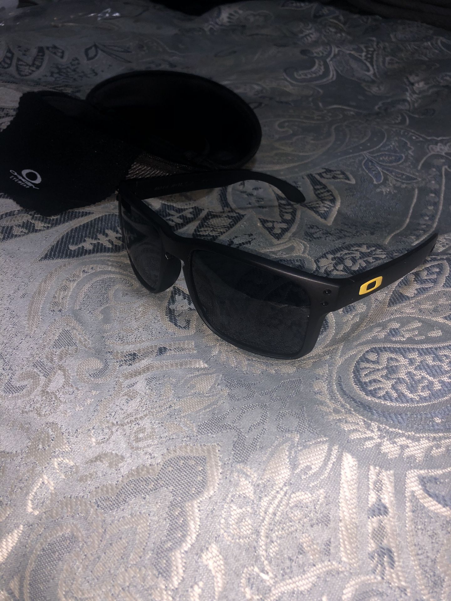 Mens Oakley Holbrook Sunglasses with box