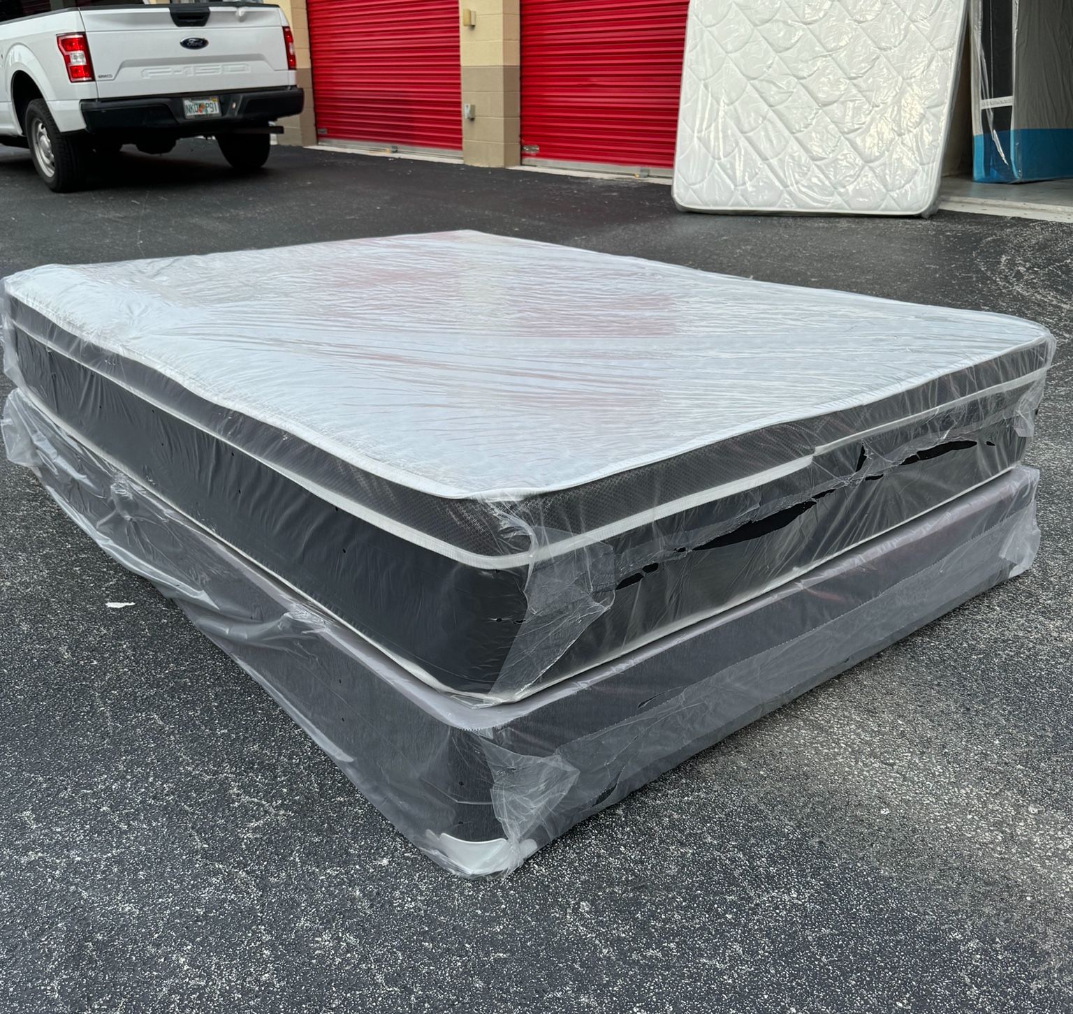 NEW Mattress Queen Size Pillowtop With Box Spring // Offer 🚚