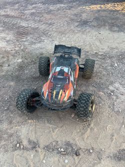 2 Kraton 8s 1/5 scale Rc trucks