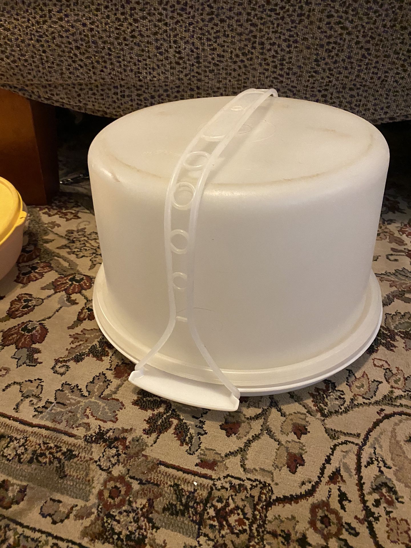 Tupperware Vintage Cake Carrier for Sale in Peoria, AZ - OfferUp