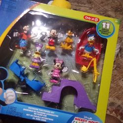 Mickey mouse 11 piece outdoor fun figure set