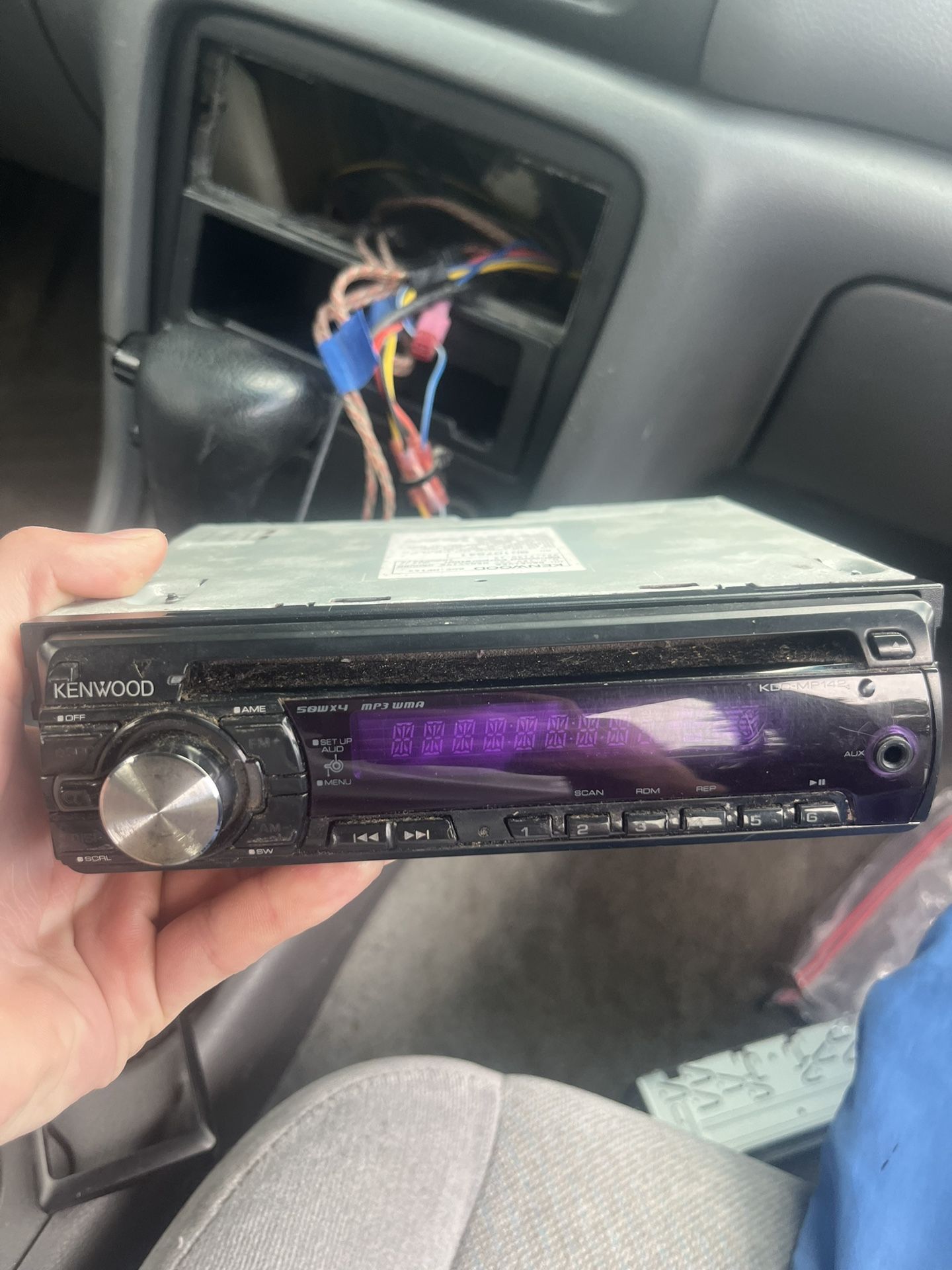 Kenwood Car Stereo With CD And Remote
